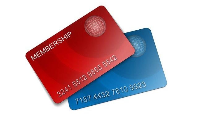 tarjetas de crédito roja y azul